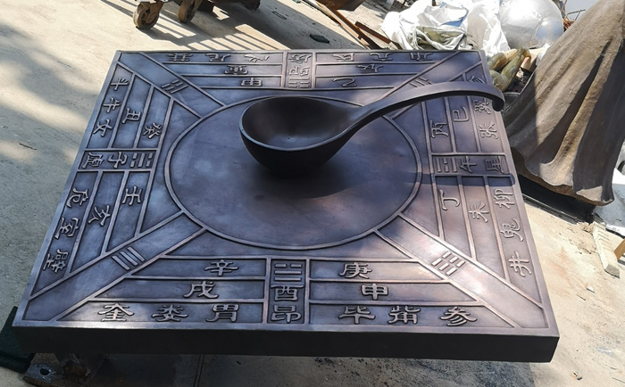 銅羅盤(pán)雕塑